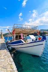 Obraz premium Typical fishing boat in Kokkari port on beautiful summer day, Samos island, Greece