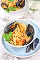 Seafood pasta: spaghetti with mussels and vegetables
