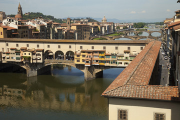 Italia,Toscana,Firenze,il Ponte Vecchio e il fiume Arno.