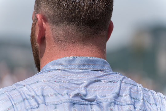 Kr&auml;ftiger Nacken von Schwinger im Edelweisshemd