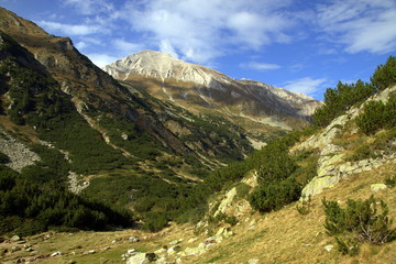 Fototapeta na wymiar Scenic view of the Pirin Mountains with their highest peak Vihren, Bulgaria