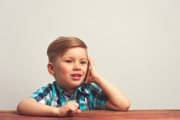 Naklejka premium Portrait of little caucasian boy with smartphone