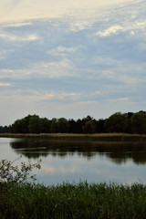 Fototapeta na wymiar Zachód Słońca nad jeziorem w Ostrów Wielkopolski.