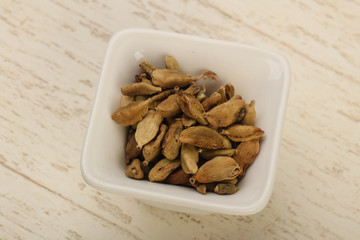 Dry cardamom seeds