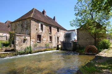 MOULIN A EAU VALL&Eacute;E DU SEREIN BOURGOGNE FRANCE