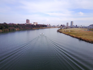 Fototapeta premium 江戸川でのウェイクボード