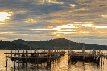 Obraz premium Fish cage (sea bass) at Songkhla lake in evening ; Sonkhla province, Thailand