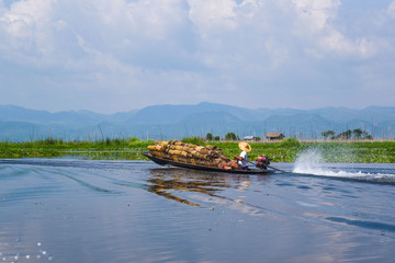 Fototapeta premium Boat in the lake.