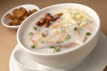 Porridge with cruller and peanut 