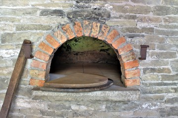 An image of a vintage oven