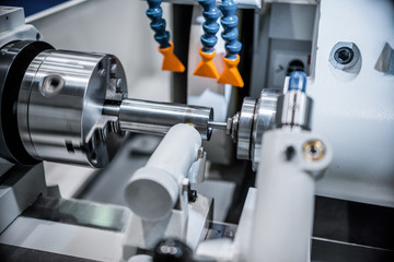 Intragrinding machine during operation.
