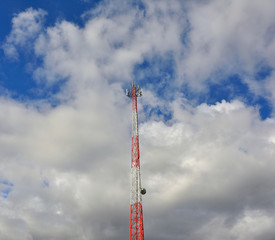 Obraz premium Signal Tower on white cloud background.