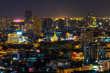 Fototapeta na wymiar Cityscape at evening time in Bangkok, Thailand