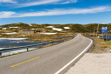 Hardangervidda road in Norway © Mikkel Bigandt