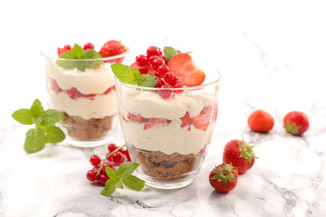 strawberry tiramisu