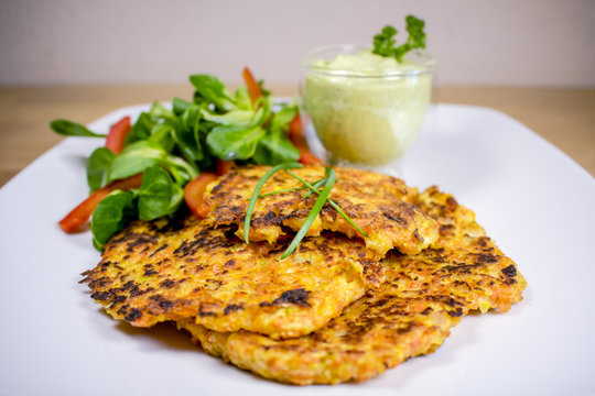 Zucchini-M&ouml;hren-Puffer
