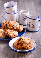 Oat and wholewheat cookies, with raisin