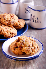 Oat and wholewheat cookies, with raisin,