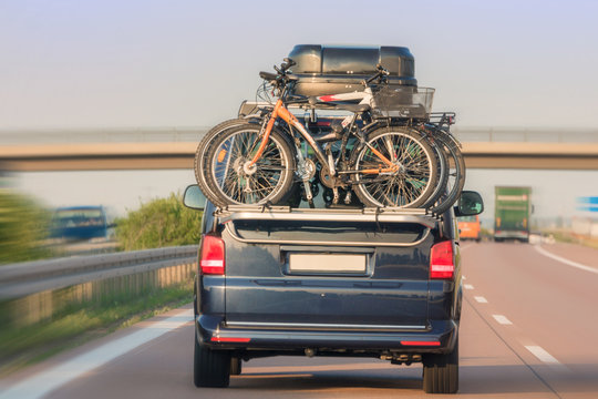 Gef&auml;hrlich geringer Abstand auf der Autobahn