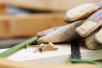 Holzarbeiten, Säge, Hammer, Schrauben