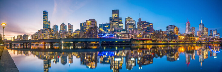Naklejka premium Panoramę miasta Melbourne o zmierzchu