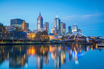 Obraz na płótnie Canvas Melbourne city skyline at twilight