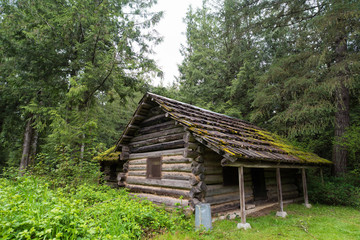 Fototapeta na wymiar Old log cabin