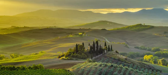 Rideaux velours Toscane Conte de fées, matin brumeux dans la partie la plus pittoresque de la Toscane, vallées du val de orcia