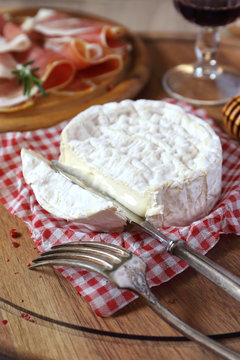 Camembert cheese, cold cuts and red wine
