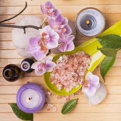 composizione benessere con oli essenziali orchidea e sali da bagno