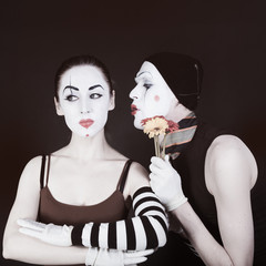 A mime tries to kiss a woman
