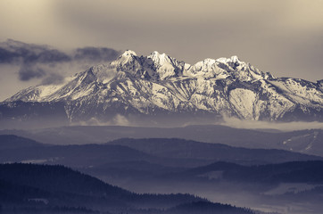 Obraz premium B&W morning panorama of snowyTatra Mountains, Poland
