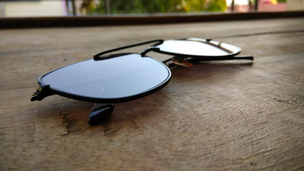 Fototapeta na wymiar closeup goggles background and fashion sunglasses on , wooden table