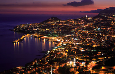 miasto nocą Funchal - obrazy, fototapety, plakaty