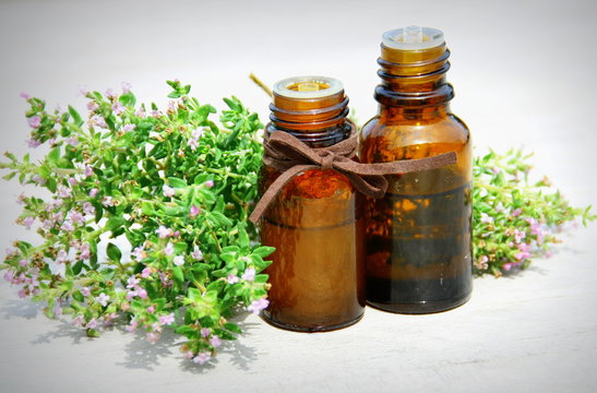 flacon d'huile essentielle de thym
