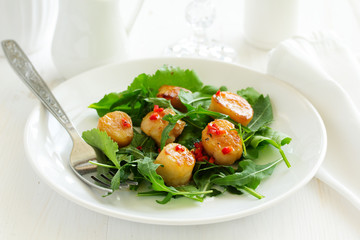 Scallops fried in cream sauce with herbs.