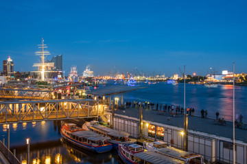 Fototapeta na wymiar Hamburg - Harbour - Panorama at night 