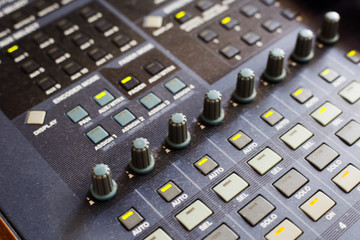 Digital sound mixing console