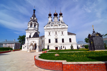 Fototapeta na wymiar Holy Trinity Cathedral on the territory of the monastery in Murom