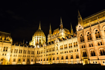 Fototapeta na wymiar Budapest parliament building at night with dark sky