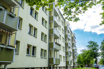 Sanierter Plattenbau