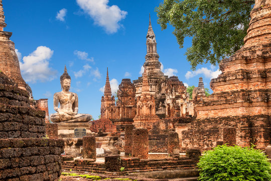 Wat Mahathat (temple). Sukhothai Historical Park, Thailand. Unesco World Heritage Site.