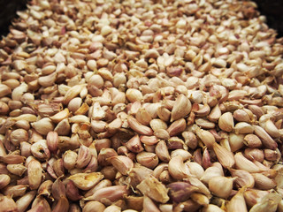 heap of whole peeled white garlic