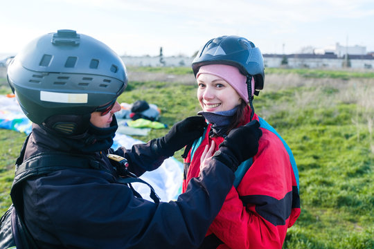 Preparation of tandem paraglider for the first flight