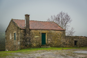 Fototapeta na wymiar Old abandoned house in the Serra da Estrela mountains. County of Guarda. Portugal