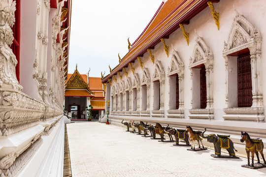 Bangkok Tammasat Wat Mahathat Yuwarat