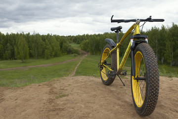 Obraz premium Fat bike - dirty bicycle outdoor, horizontal