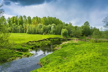 Foto op Plexiglas Rivier Mooi landschap met een kleine rivier.