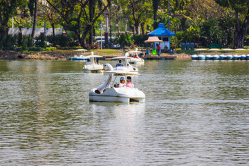 Fototapeta na wymiar Blurred - Bangkok Thailand : People relax on a boat in a city park in Lumpini Park 