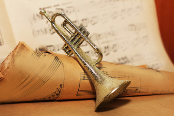 Naklejka premium golden trumpet and old notes